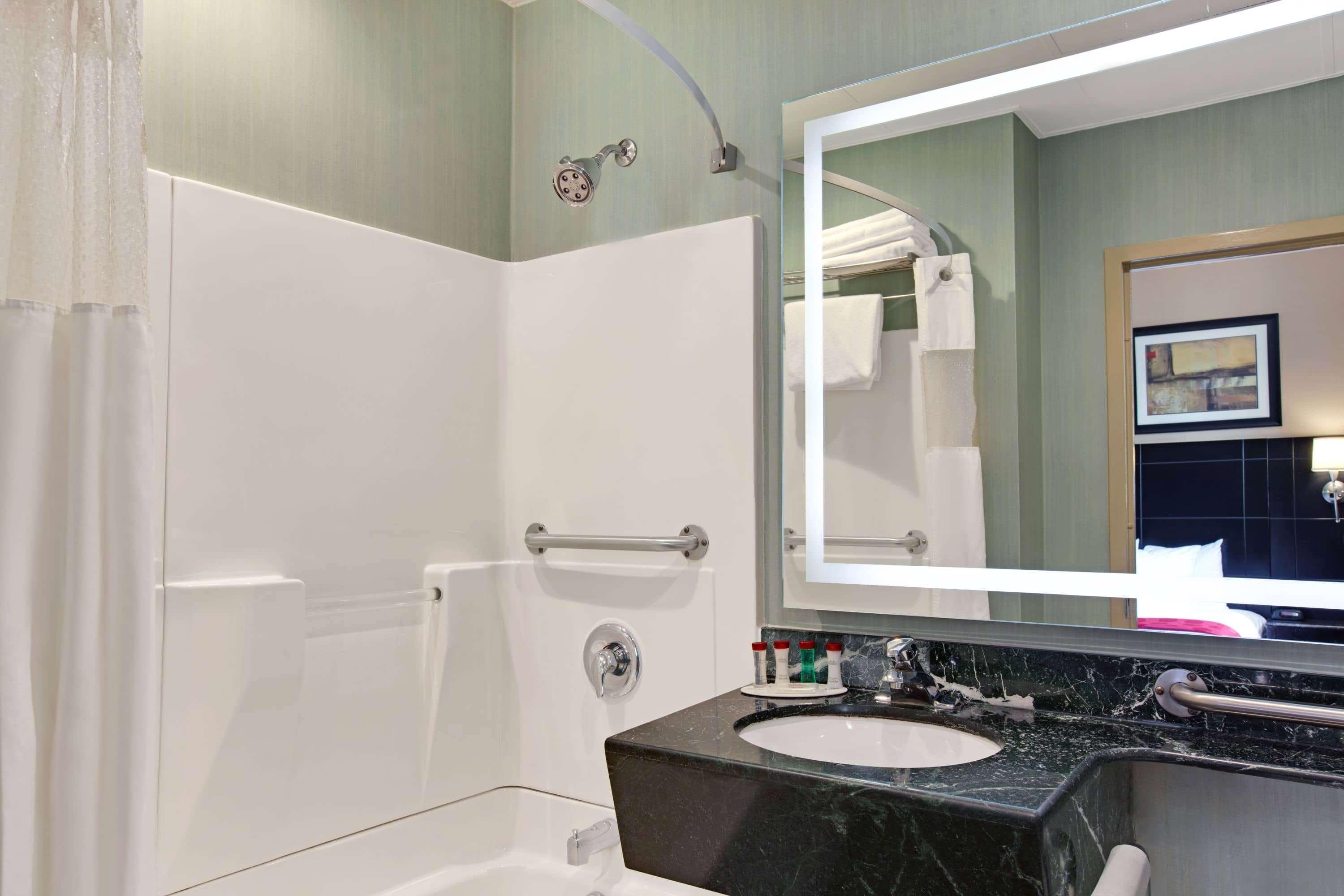 Ramada By Wyndham Bronx Hotel New York Eksteriør billede
