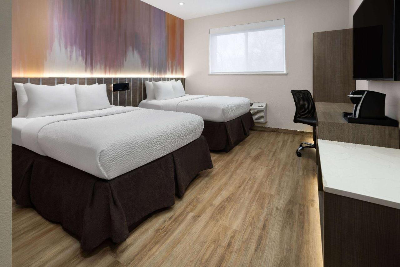 Ramada By Wyndham Bronx Hotel New York Eksteriør billede