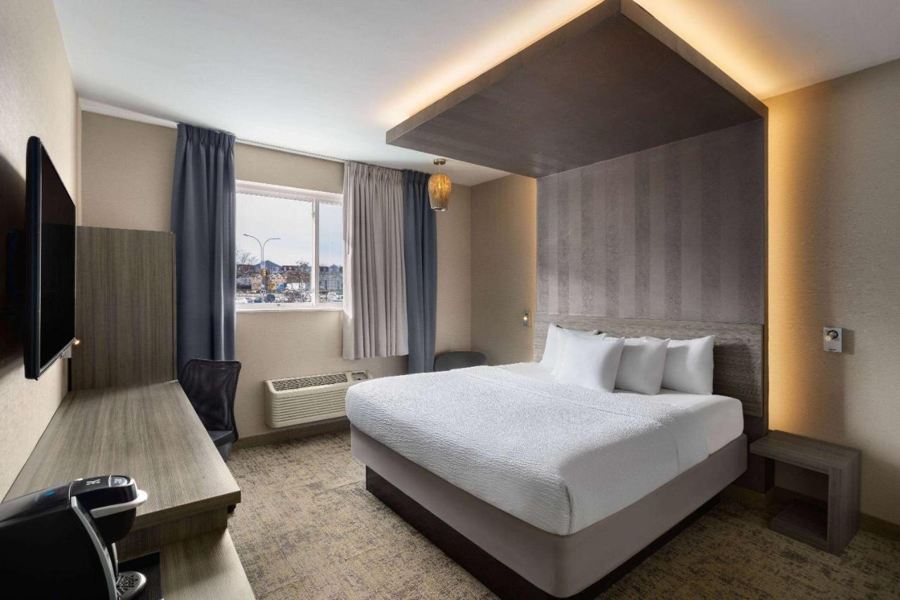 Ramada By Wyndham Bronx Hotel New York Eksteriør billede