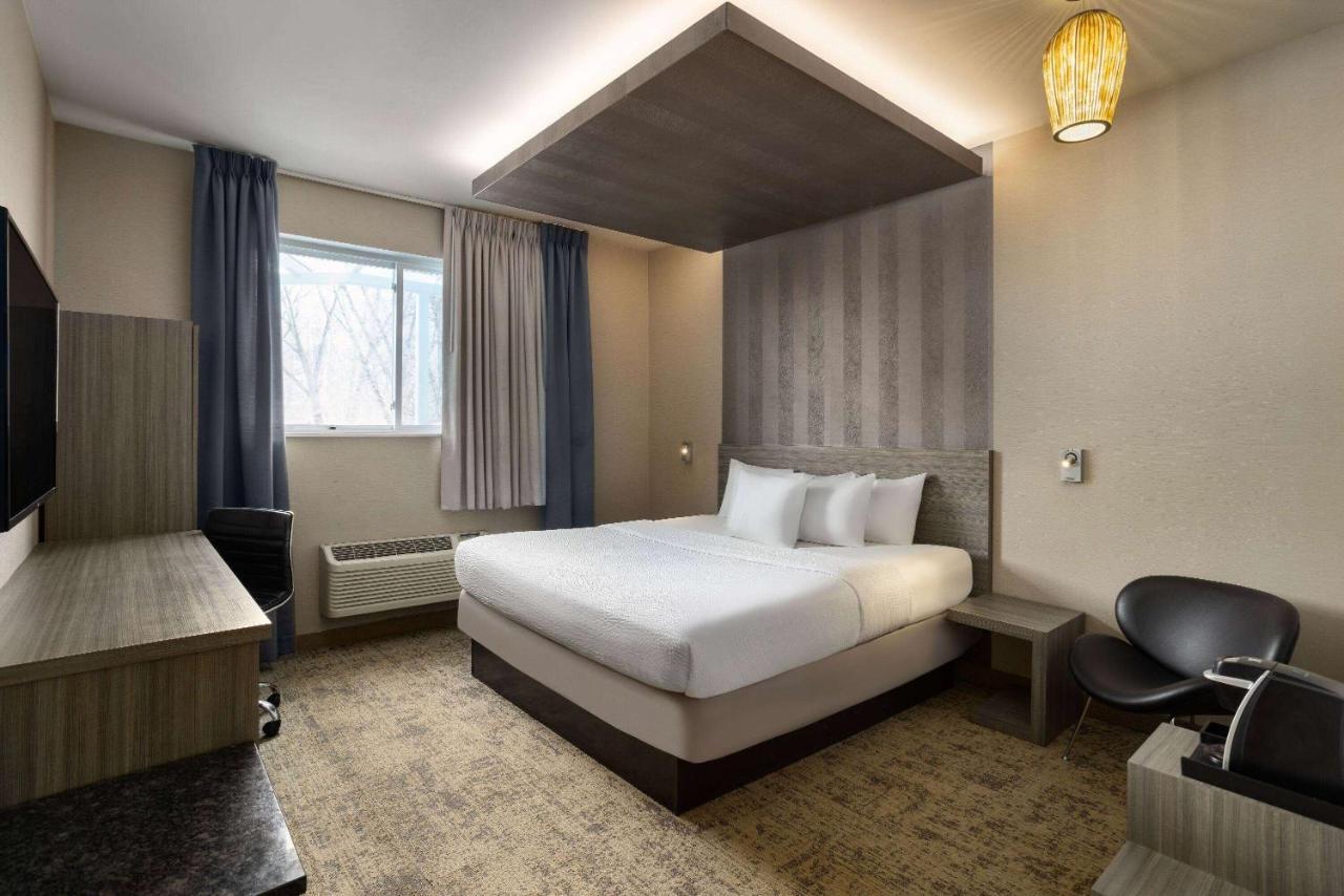 Ramada By Wyndham Bronx Hotel New York Eksteriør billede