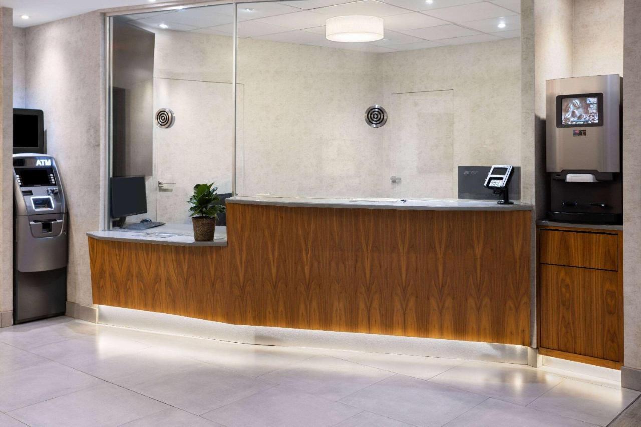 Ramada By Wyndham Bronx Hotel New York Eksteriør billede