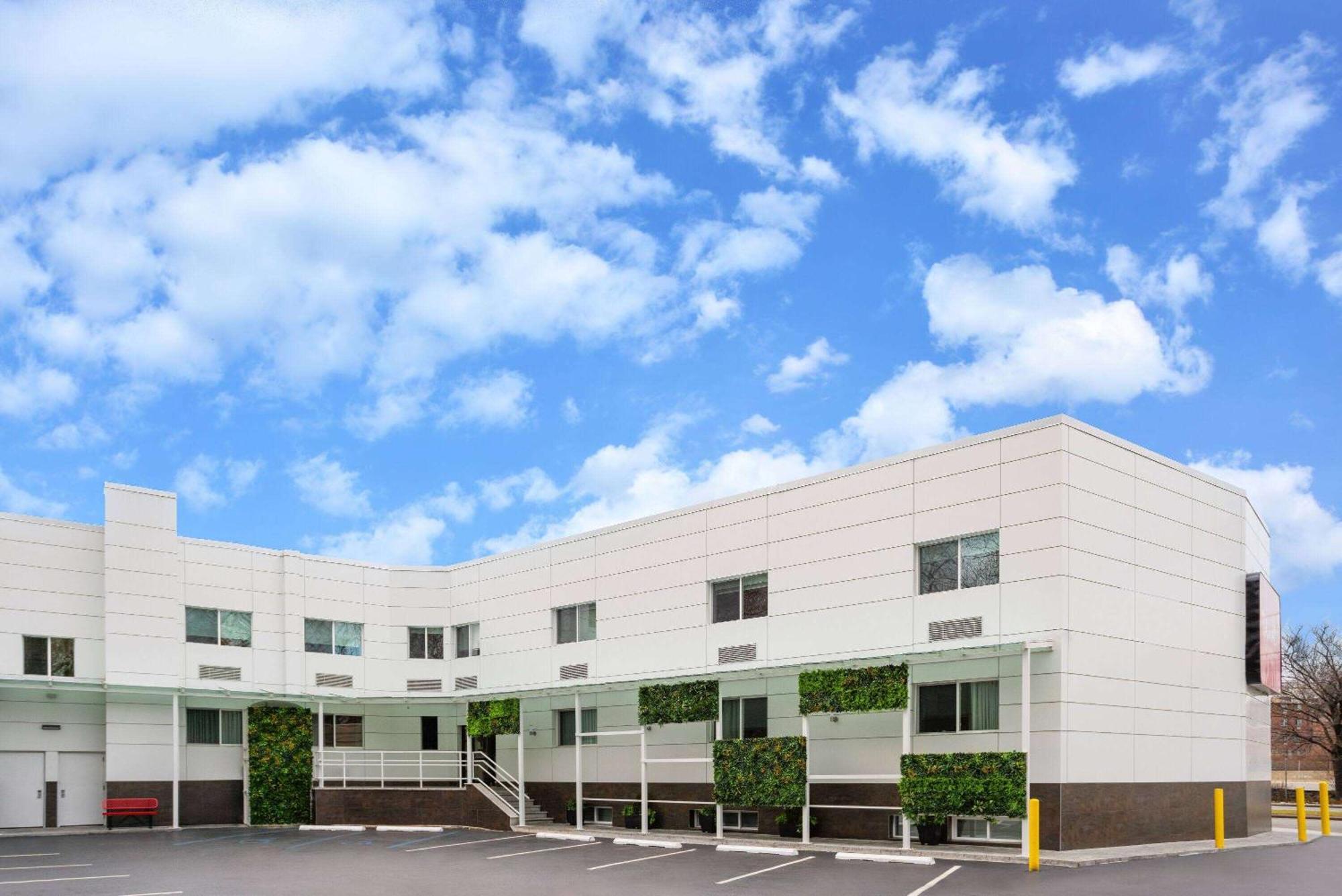 Ramada By Wyndham Bronx Hotel New York Eksteriør billede