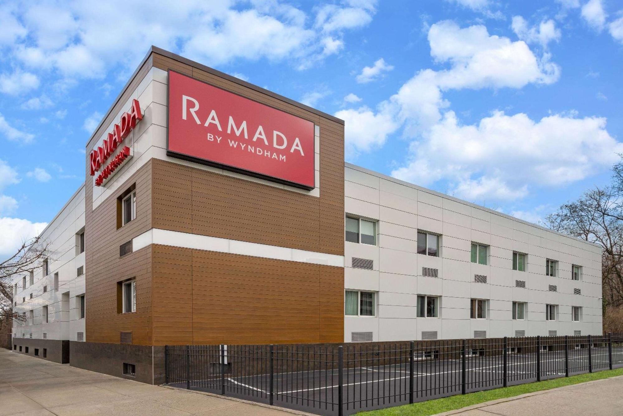 Ramada By Wyndham Bronx Hotel New York Eksteriør billede