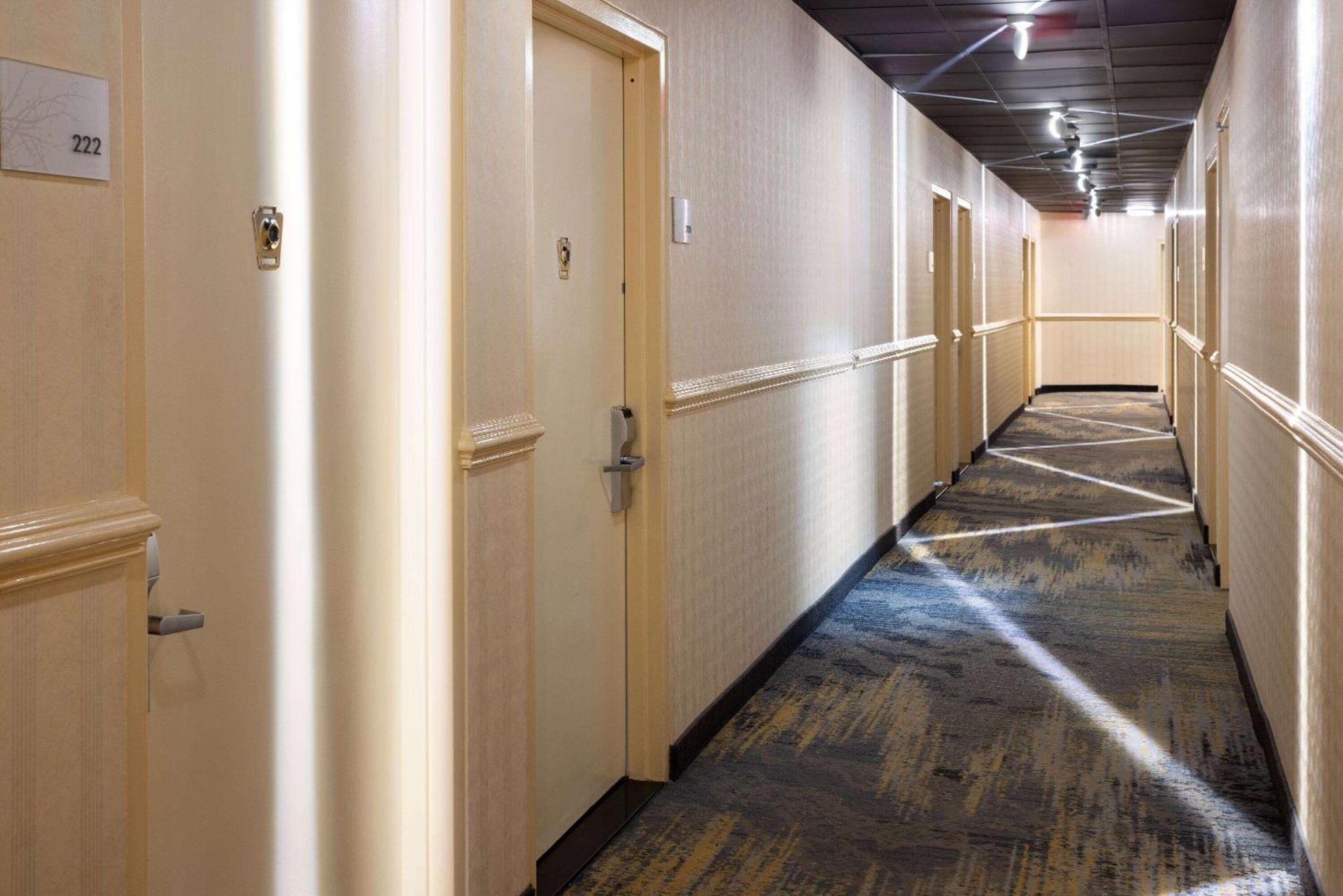 Ramada By Wyndham Bronx Hotel New York Eksteriør billede