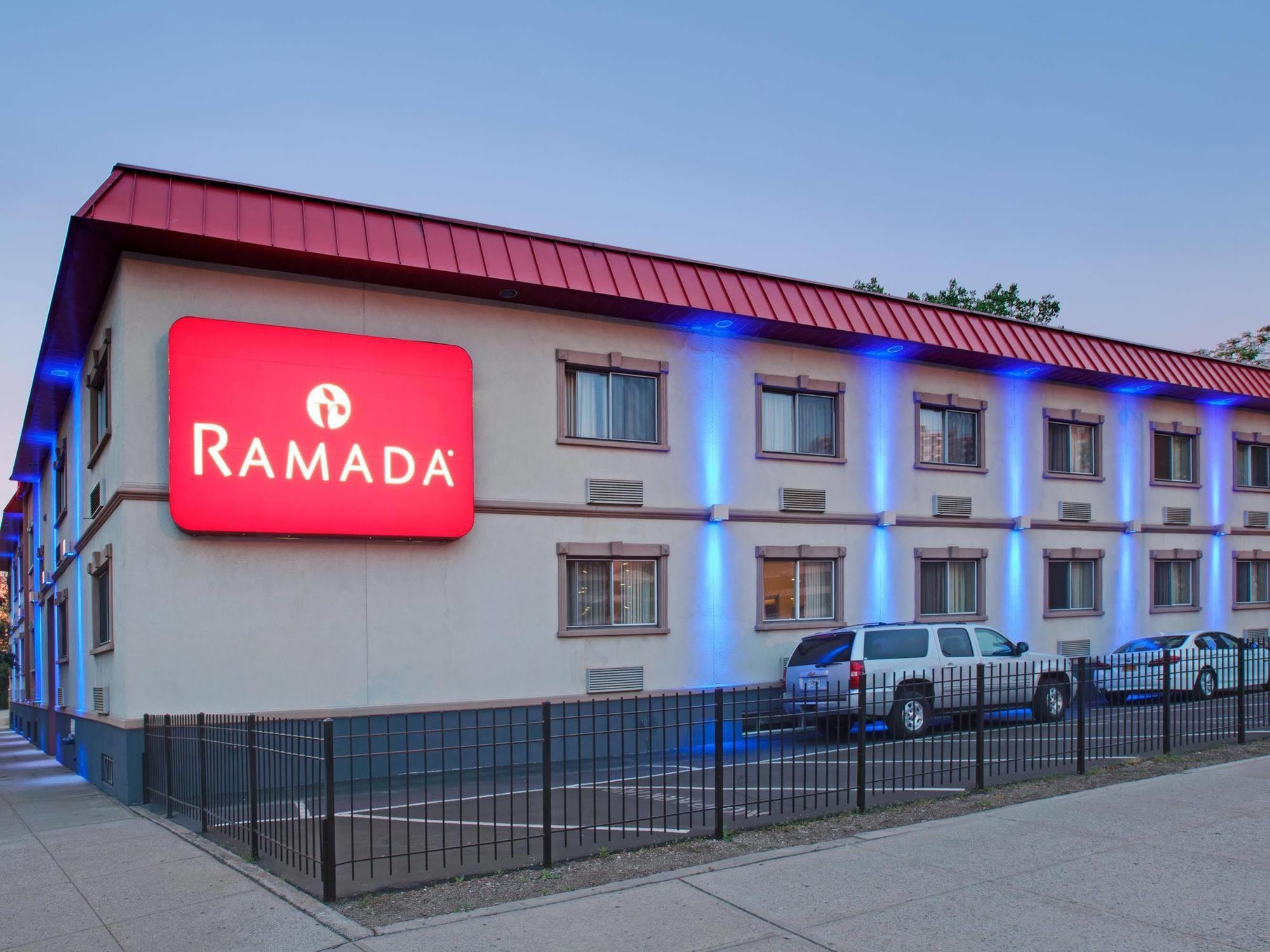 Ramada By Wyndham Bronx Hotel New York Eksteriør billede