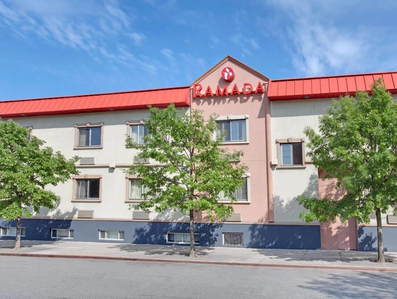 Ramada By Wyndham Bronx Hotel New York Eksteriør billede