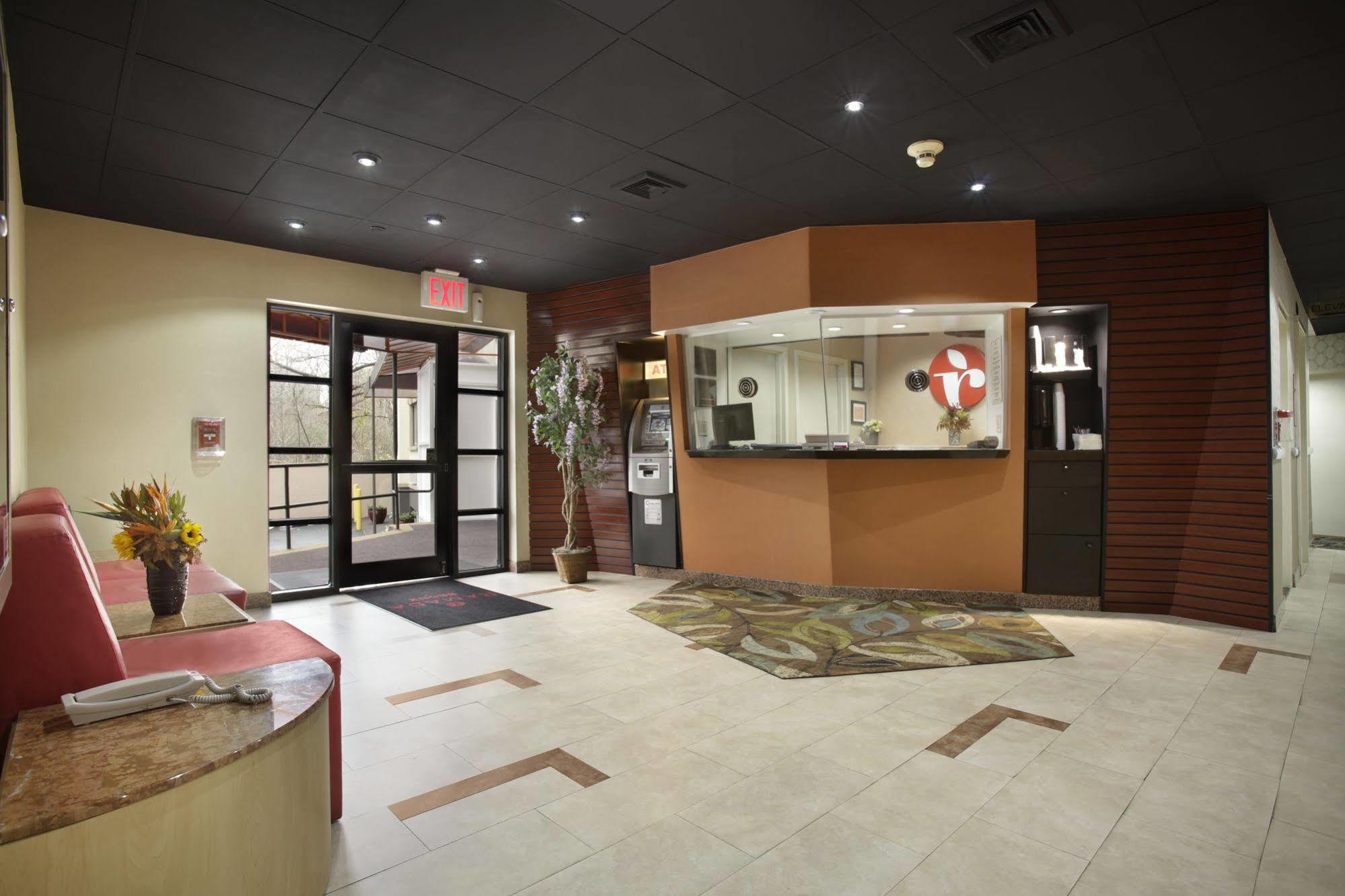 Ramada By Wyndham Bronx Hotel New York Eksteriør billede